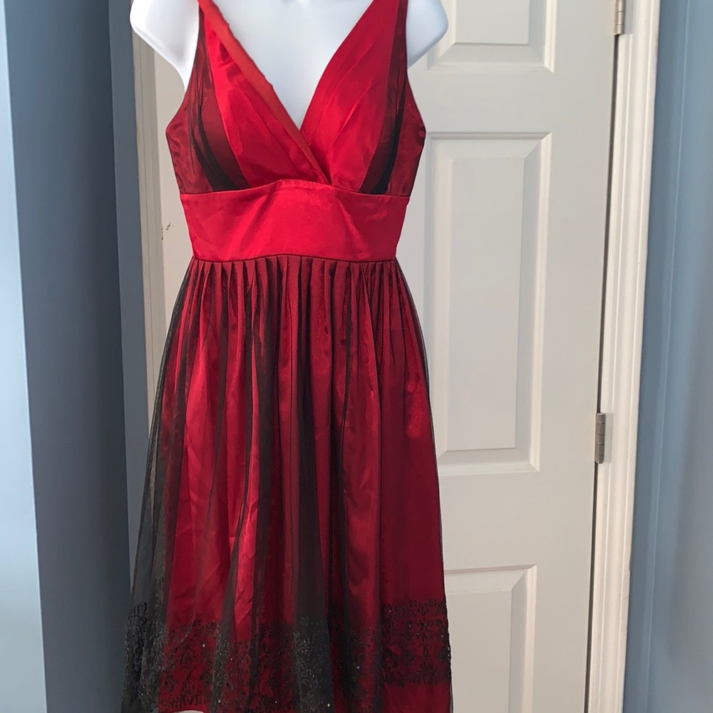 Vintage Women formal cocktail dress. Perfect condition.Sateen with lace overlay